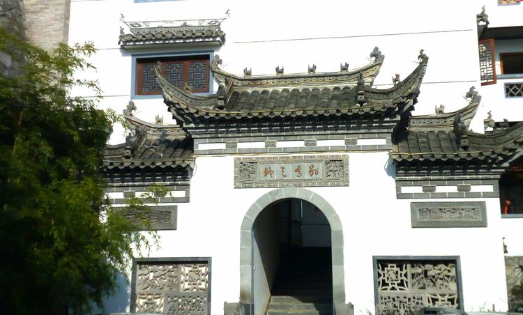 《赞锡伯山庄的美》